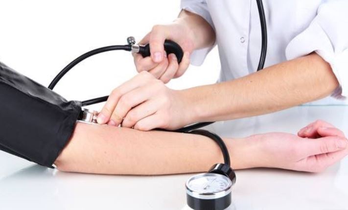 تحذيرات من بعض الشائعات المتداولة لعلاج الأمراض المزمنة مثل الضغط والسكري