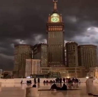 أمطار غزيرة وسيول في مكة المكرمة وهيئة الأرصاد تتوقع المزيد من الأمطار